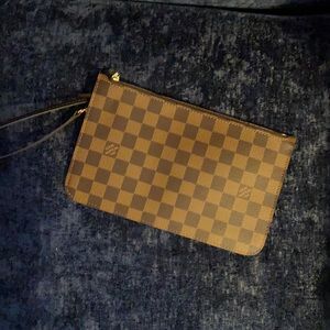 Louis Vuitton Pochette Damier